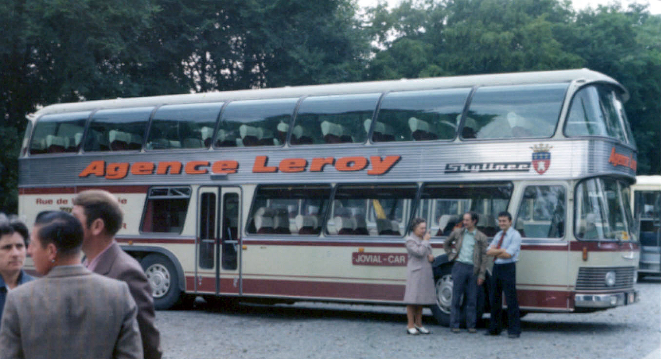 VERNÝ HNEĎ OD ZAČIATKU