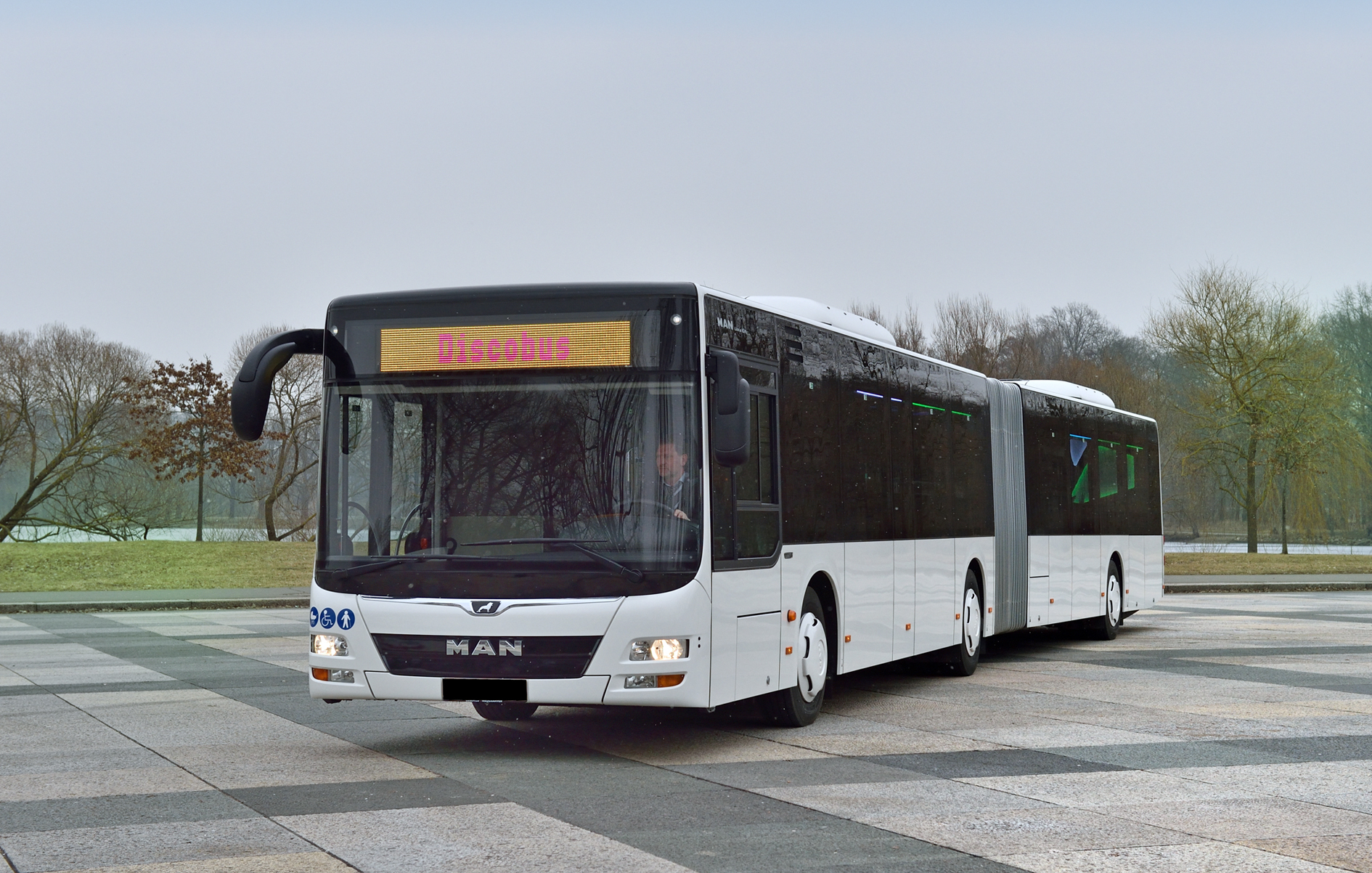 EXLUZÍVNY DISKO-KLUB