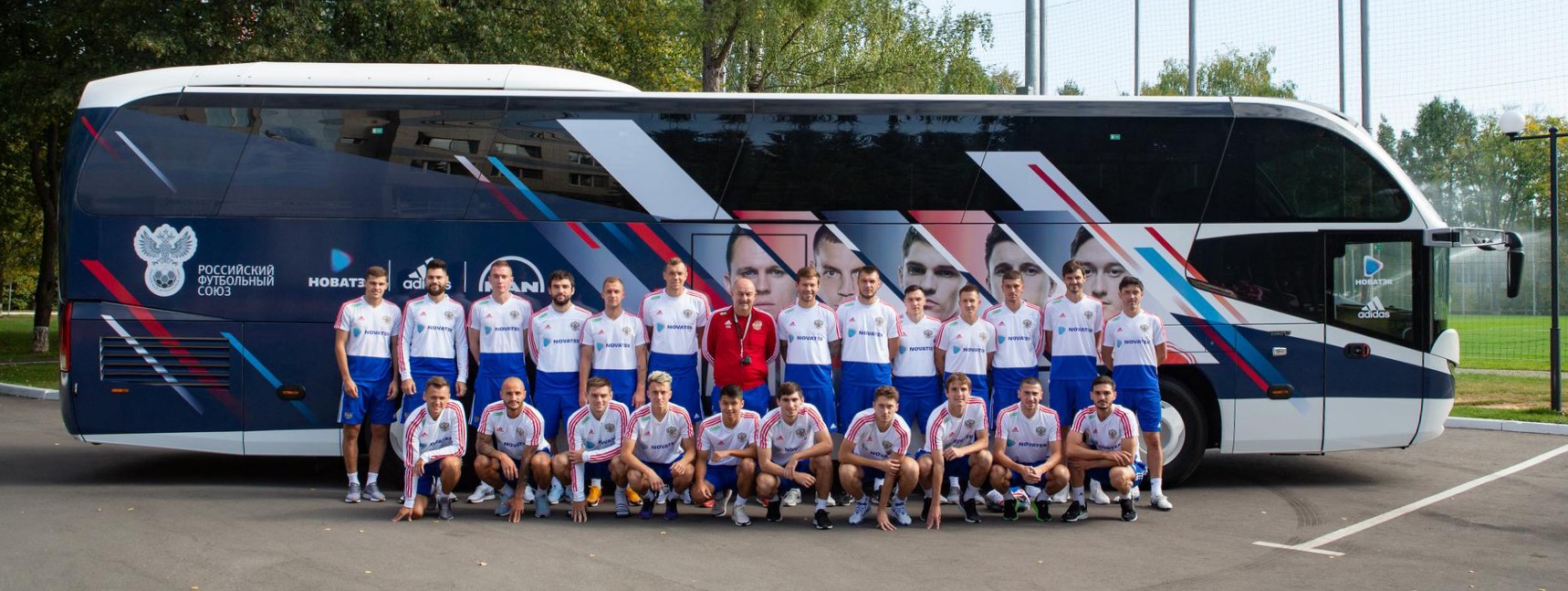 RUSKÍ FUTBALISTI CESTUJÚ NEOPLANOM CITYLINER