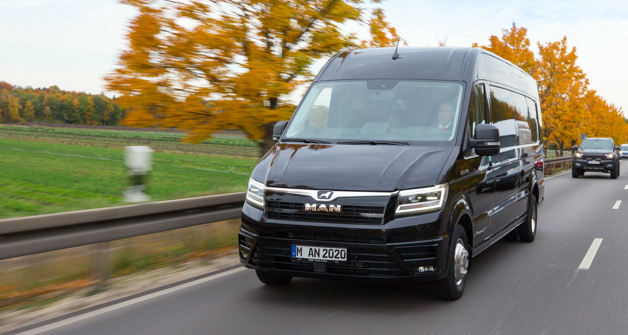 EXKLUZÍVNY MINIBUS TGE COACH