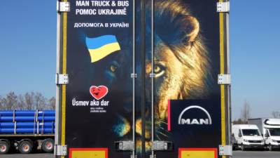 SOLIDARITA BEZ HRANÍC: MAN POMÁHA UKRAJINE